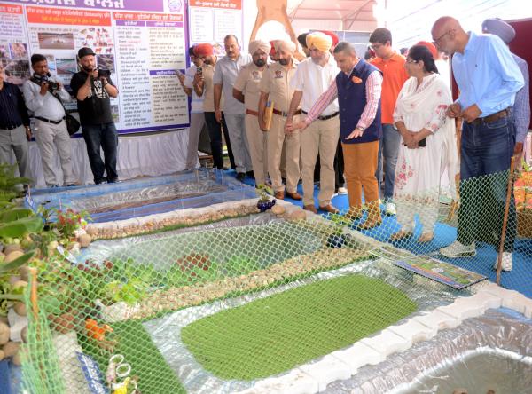 Dignitaries during mela visit